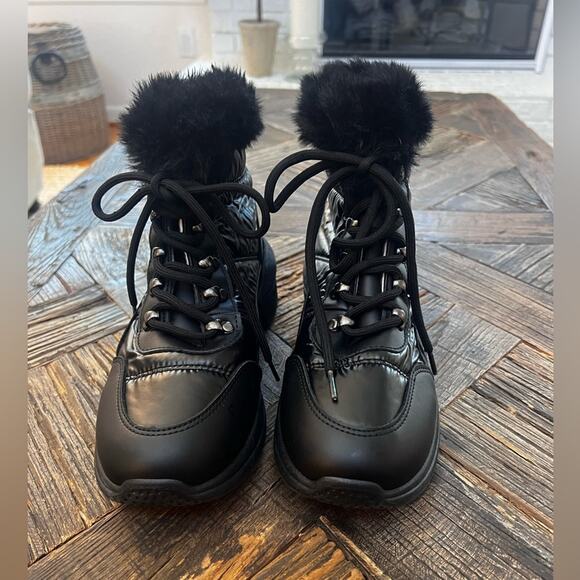 NWOT Wanted Women's Stardust lace-up Ankle Bootie w/ Fur trim  - Sz 9 - Picture 3 of 7